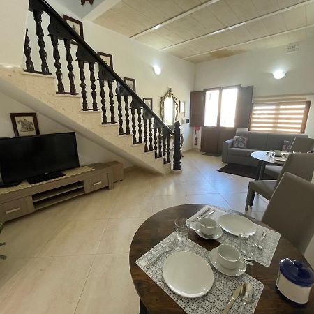 לינה וארוחת בוקר ויקטוריה Alina Boutique Living מראה חיצוני תמונה
