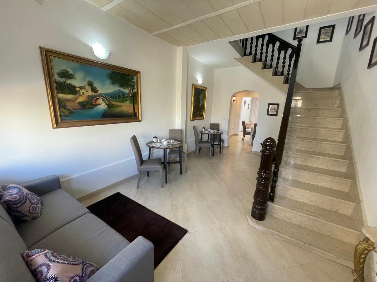 לינה וארוחת בוקר ויקטוריה Alina Boutique Living מראה חיצוני תמונה